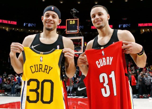 不愧是弟弟全文在哪看,库里小迷弟现役第一库里