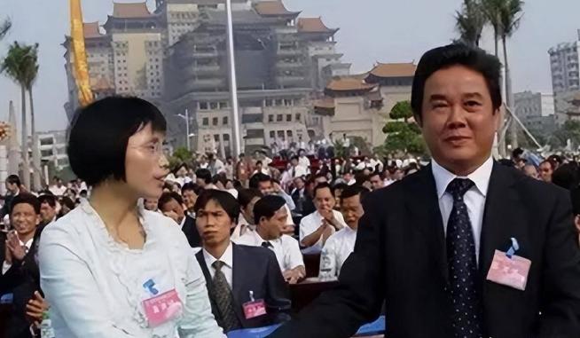 广西毒蛇女王多少斤,广西女子家中藏价值46亿蛇毒