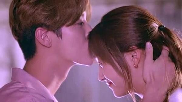 鹿晗巅峰期给足了关晓彤安全感,鹿晗炸裂视频