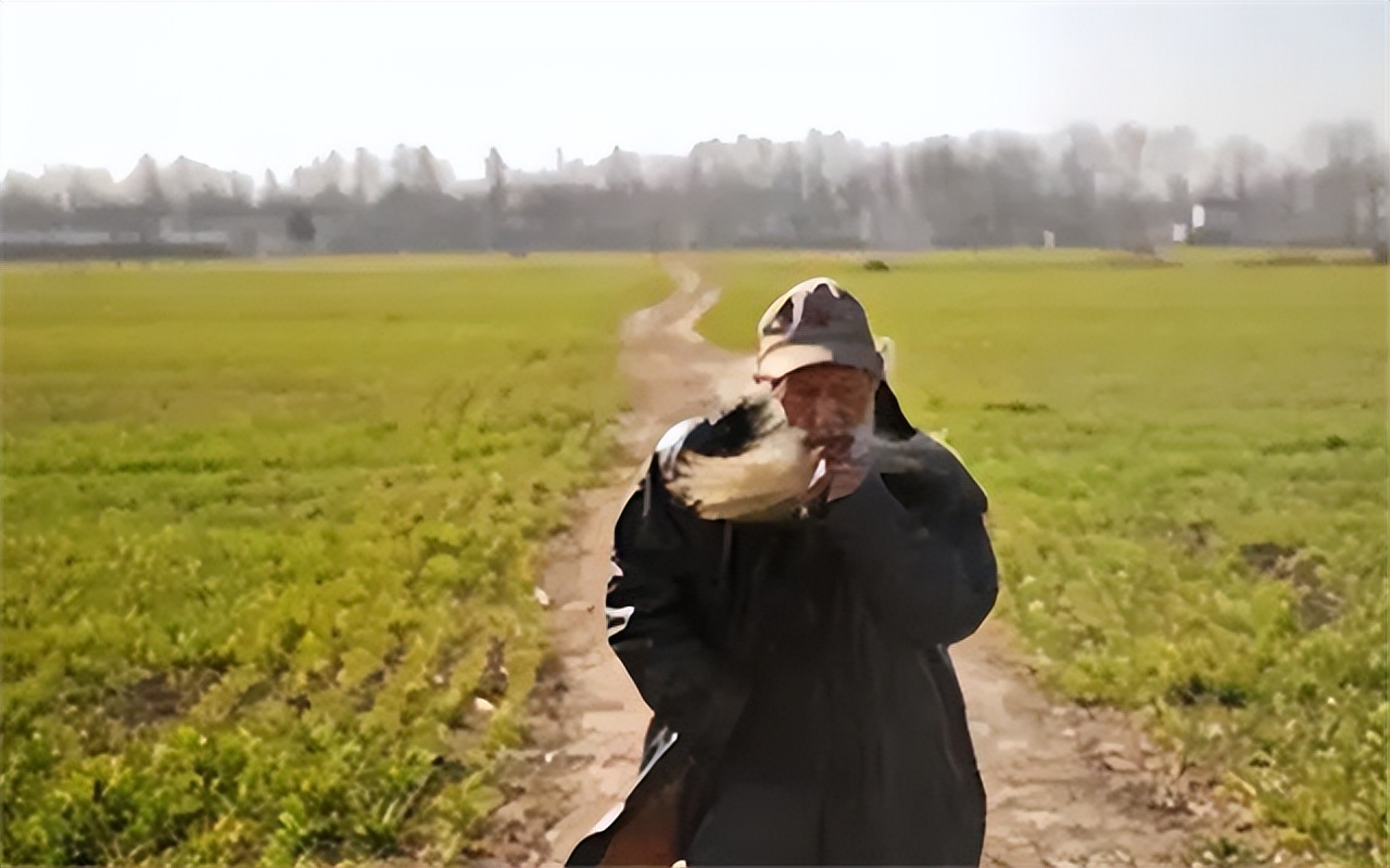 李继胜：87岁的他当“裸模”20年，与24岁女孩同住，子女都不来往