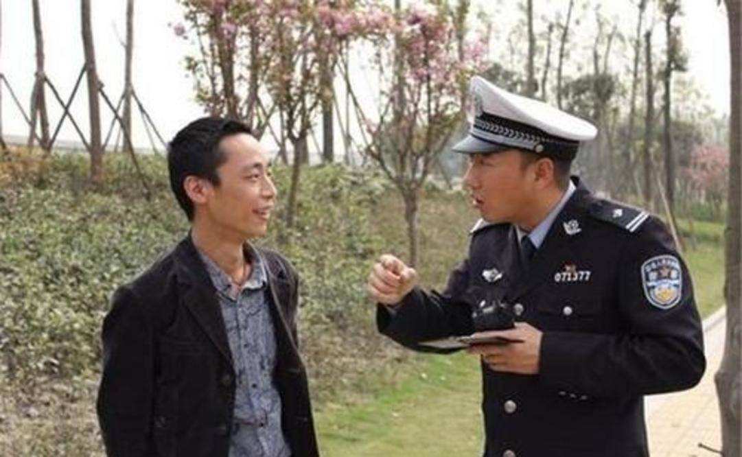 开不出罚单的谭乔经历了什么,谭乔警官开罚单