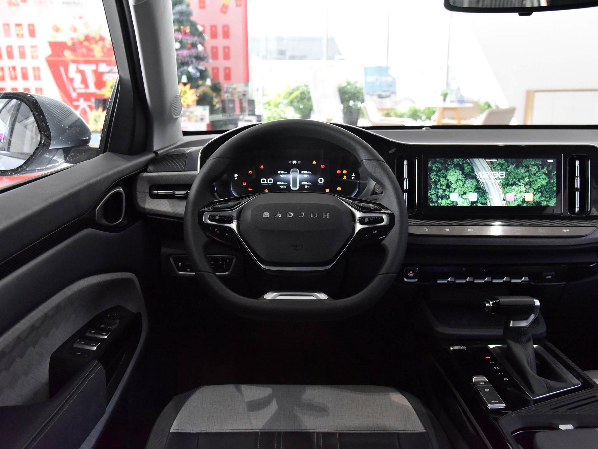 新宝骏rm5豪华版,内饰空间大颜值高车