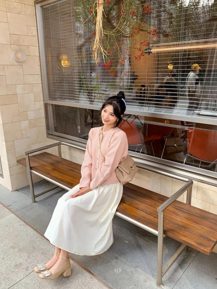 女孩子的天真无鞋在脚上