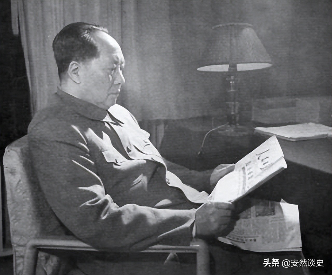 76年毛主席没参加周总理追悼会，*国锋华**含泪解释：老人家身不由己