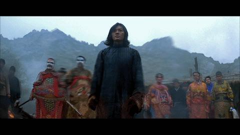 女配露大腿，反派成X战警，同样《华英雄》，胡兵比郑伊健差远了