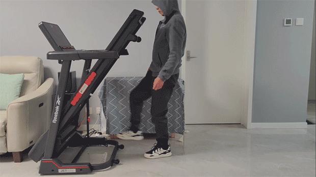 每天跑步机跑步有必要戴护膝吗,跑步机带护膝的好还是不带好