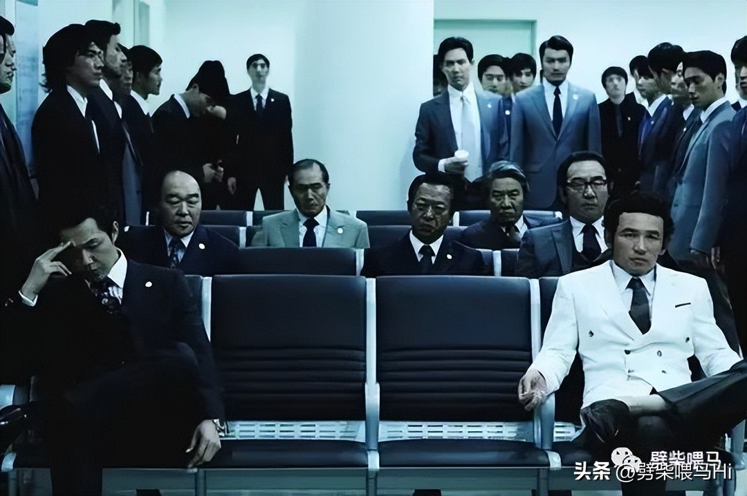 新世界丁青和李子成打天下的时候,新世界丁青李子成冲出来挡住车