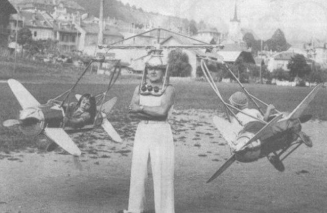 80张神奇偶然瞬间，环形闪电，海蛇和最毒石斑鱼互咬，骑骆驼拍照