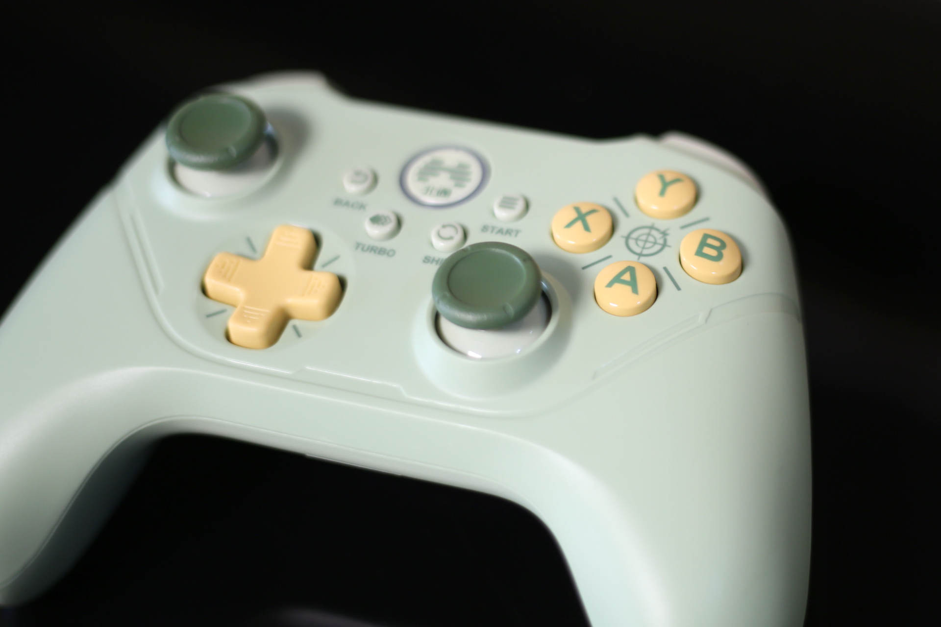 给游戏手柄换霍尔摇杆,可调节灵敏度的北通游戏手柄