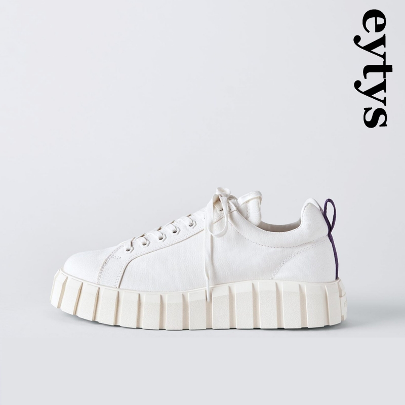 别再穿匡威了,别再穿烂大街的小白鞋了