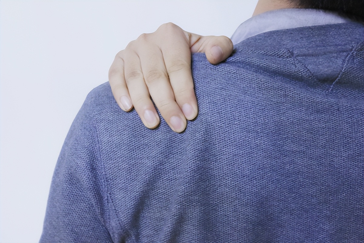 肩周炎是什么原因造成的肩膀痛,肩膀痛是怎么回事是不是颈椎病