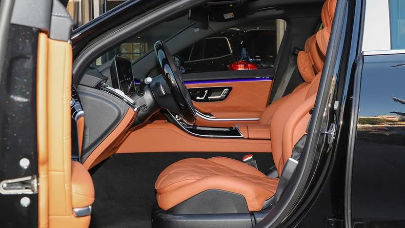 迈巴赫S级:月养车6478元,买保险一年就要花5万