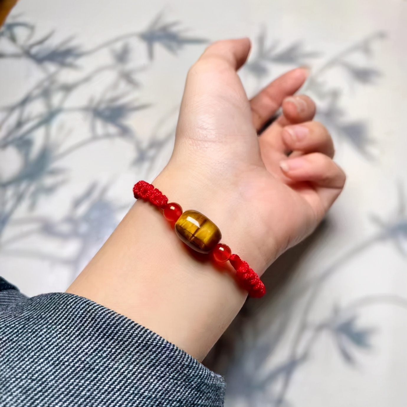 特别细的手链怎么戴,戴便宜表丢人吗