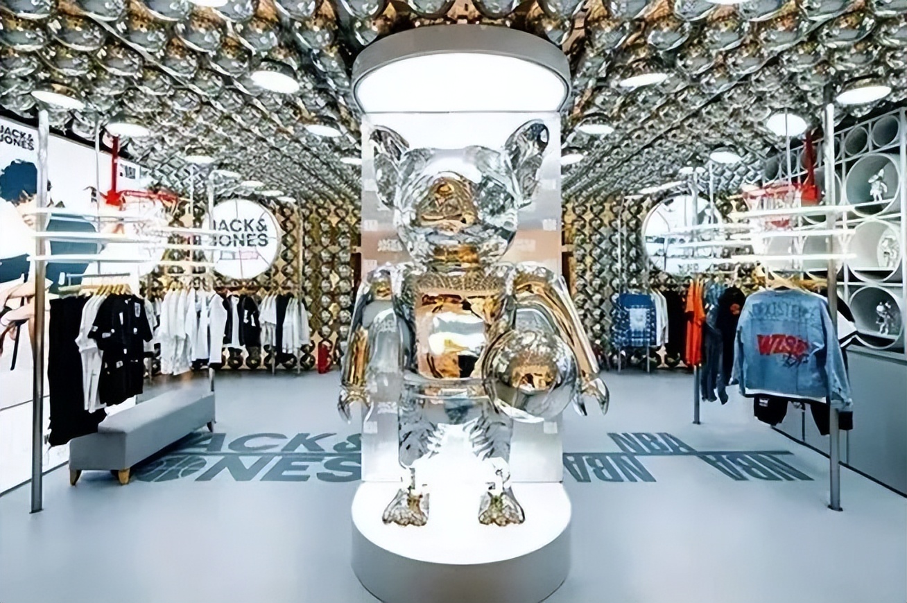 跨界品牌合作经典案例,经典品牌跨界开店