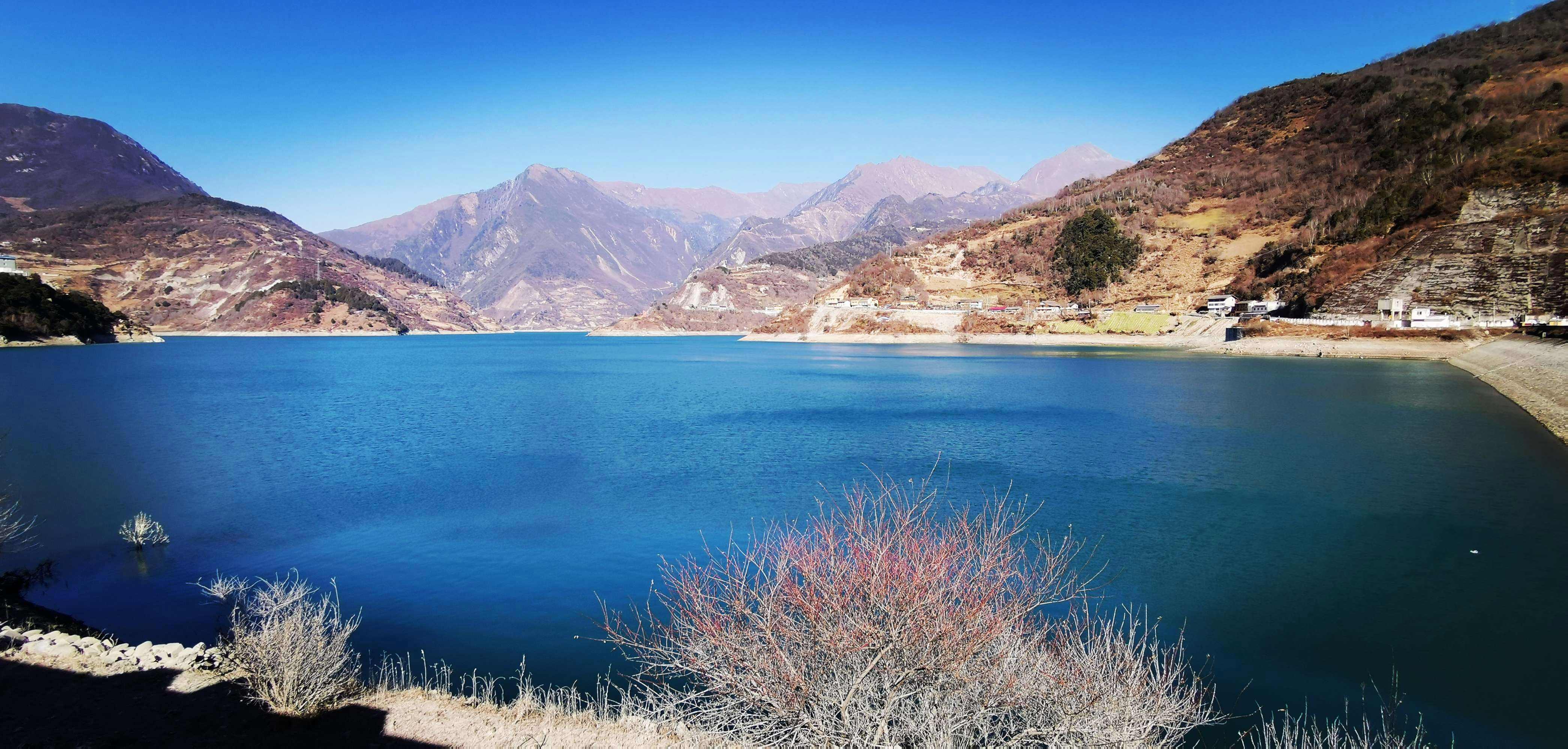 成都有哪些藏族旅游景点,离成都最近的藏族风景点