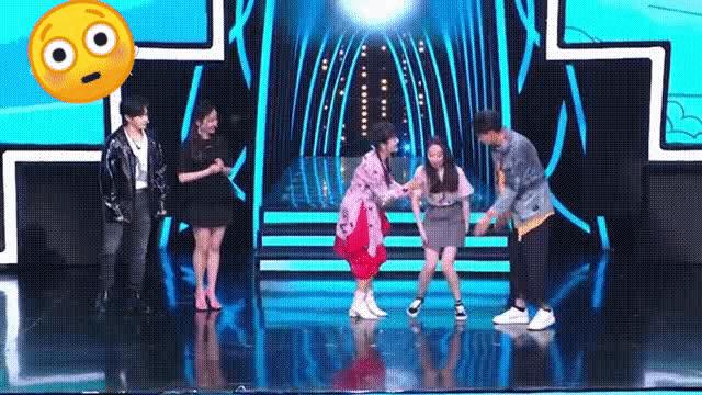 谢娜谁红谁跟谁玩,谢娜谁红跟谁玩素颜落泪惹人心疼