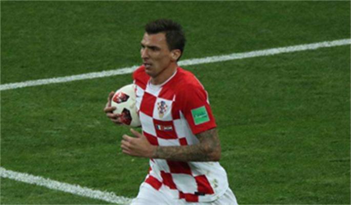 足球球员用手挡了进球会怎么样,足球怎么在场上有更多进球的机会