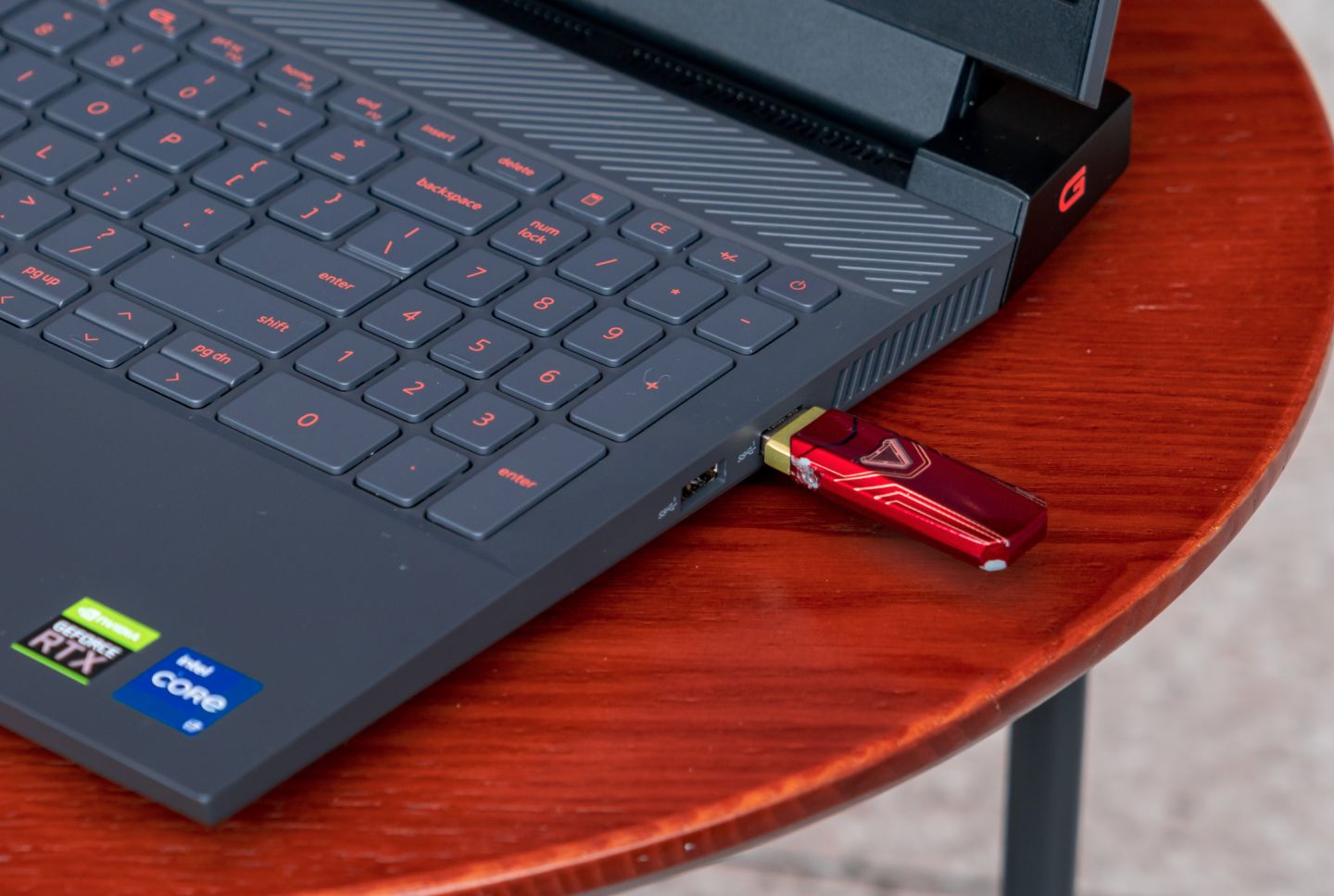 dell游匣g15是否还有一个硬盘位,dell游匣g155520推荐什么固态硬盘