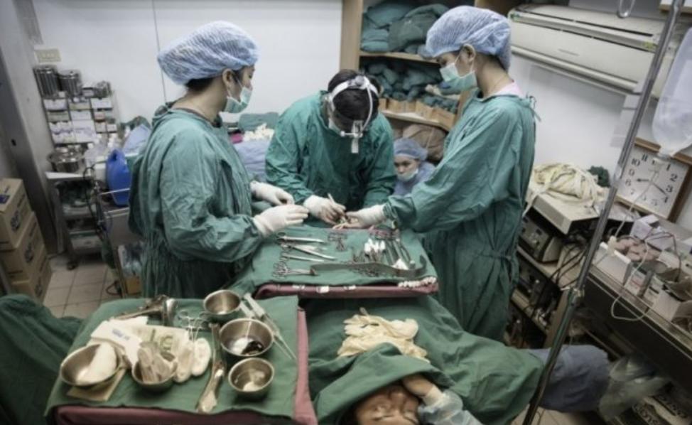 泰国医生变性成女人,小伙花高价泰国变性如今终成网红