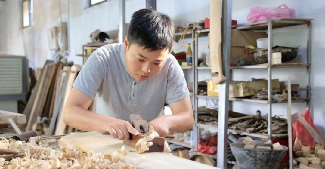 流水线上的乐章：承包了全世界一半乐器的中国小镇们