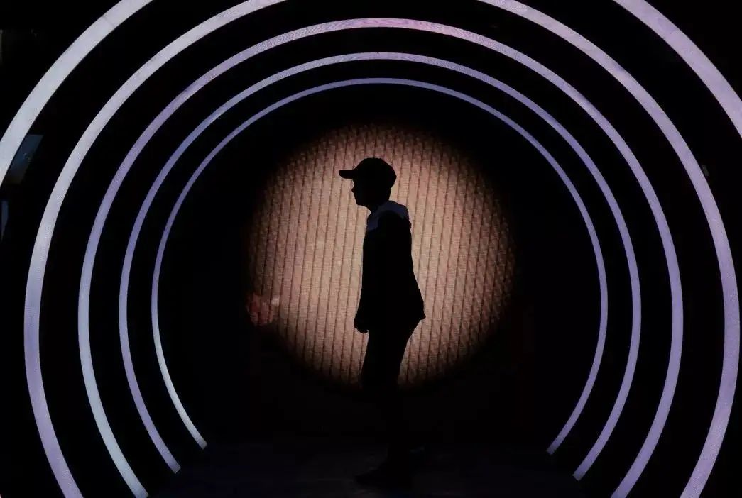 鍑轰笐鏁堝簲璺熻仛鍏夌伅鏁堝簲,鑱氬厜鐏晥搴斿拰鍑轰笐鏁堝簲