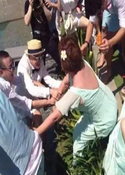 24年来守护着4个兄妹,最后却一个都留不住,何炅老了,都结束了