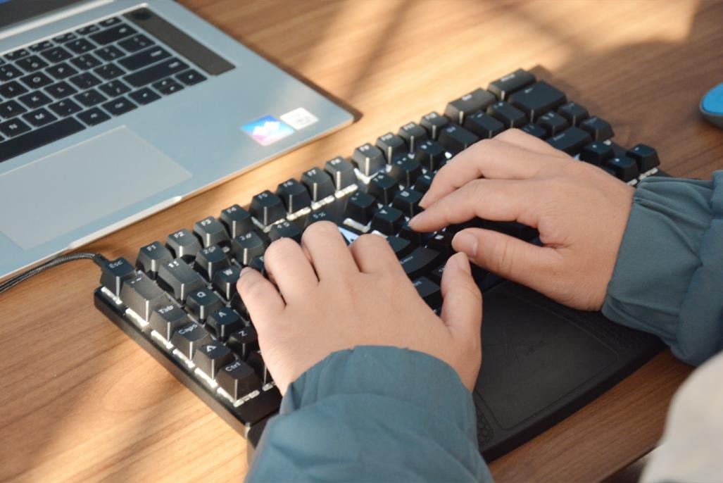 码字手腕疼,码字久了手疼