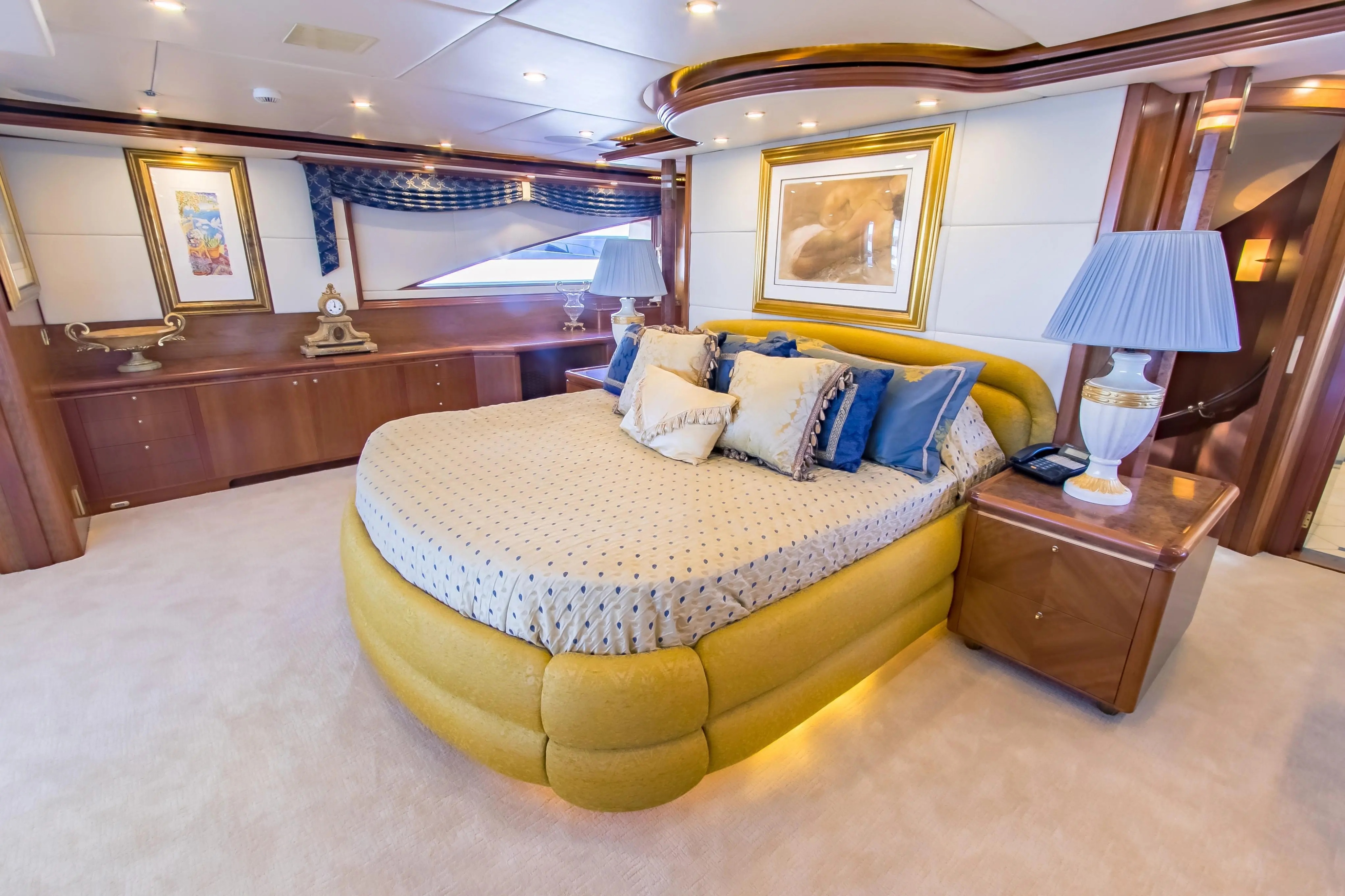 亿万富翁为什么都爱吃喝嫖赌,为什么亿万富翁也买英菲尼迪