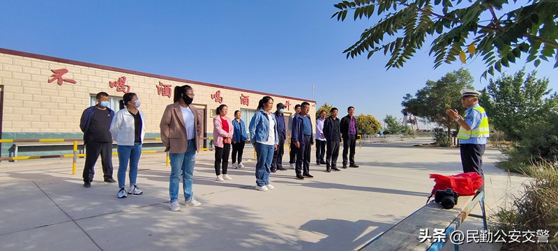 进驾校开展交通安全宣传,交警进驾校讲交通安全知识