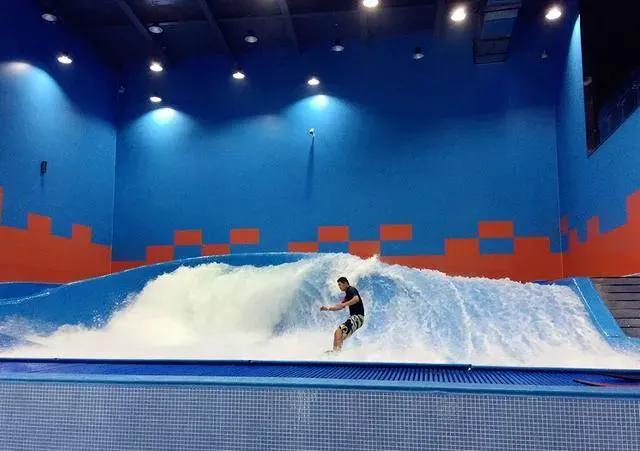 新疆第一个空中足球场,新疆最专业的足球场