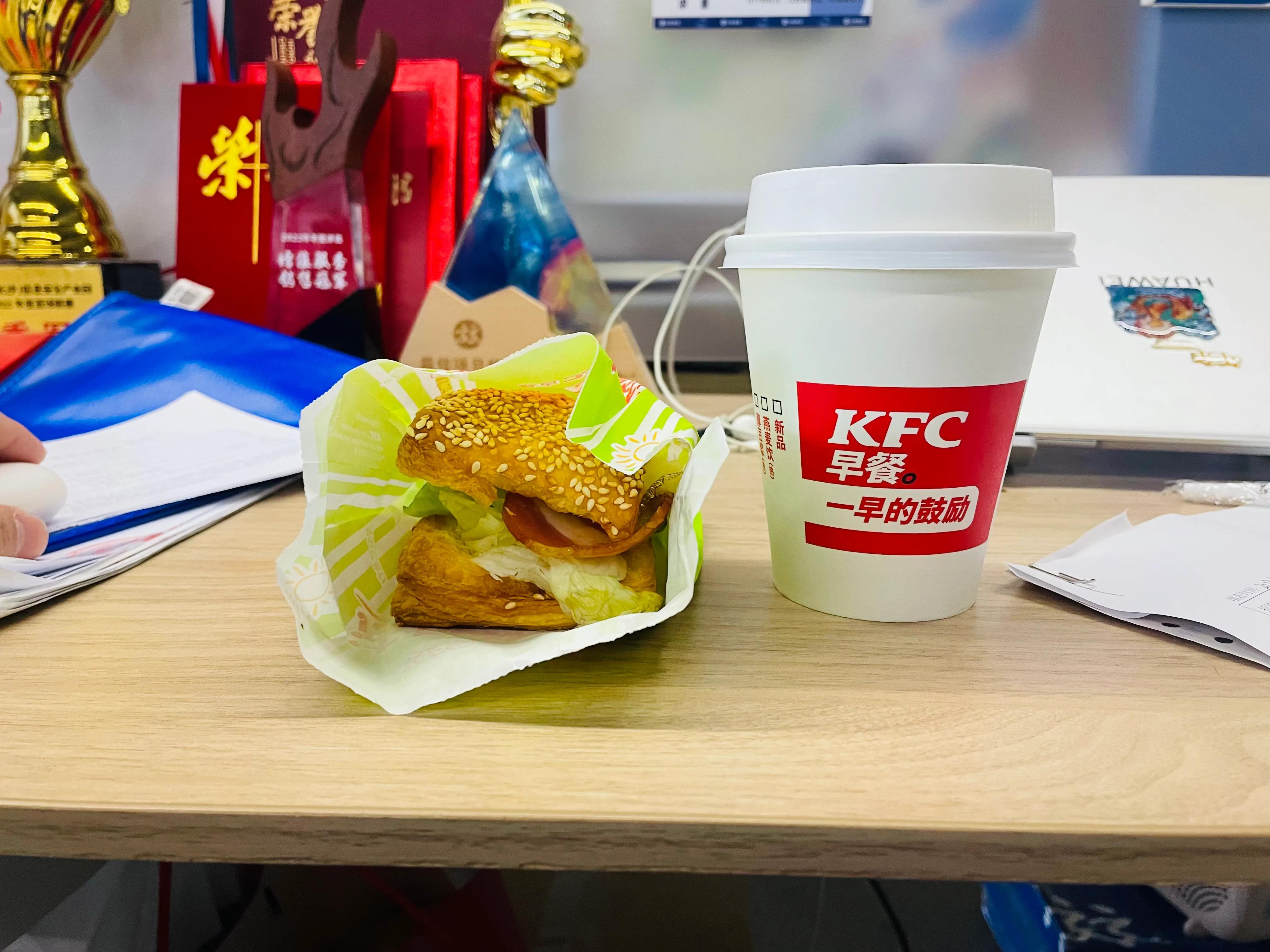 喜报麦当劳入驻,爱零食加盟收益多少钱一年