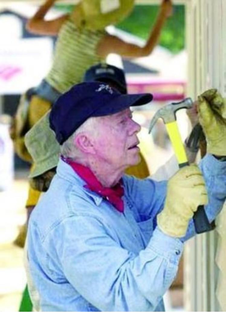 那个曾推动中美建交的美国前总统，退休之后，97岁仍在工地盖房子