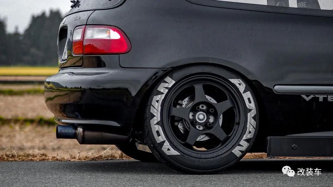 战斗范儿拉满的黑武士本田飞度GE和思域EG,兼顾素雅和张狂