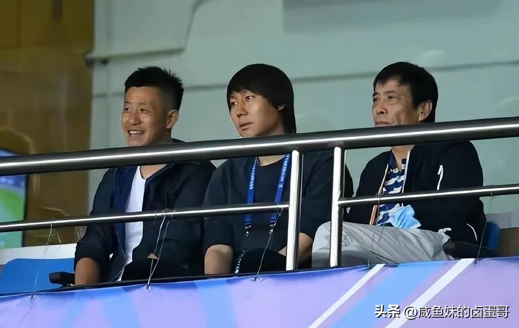 官宣！“举牌先生”结束世界杯，6次执法赚59万，未主哨或因李铁