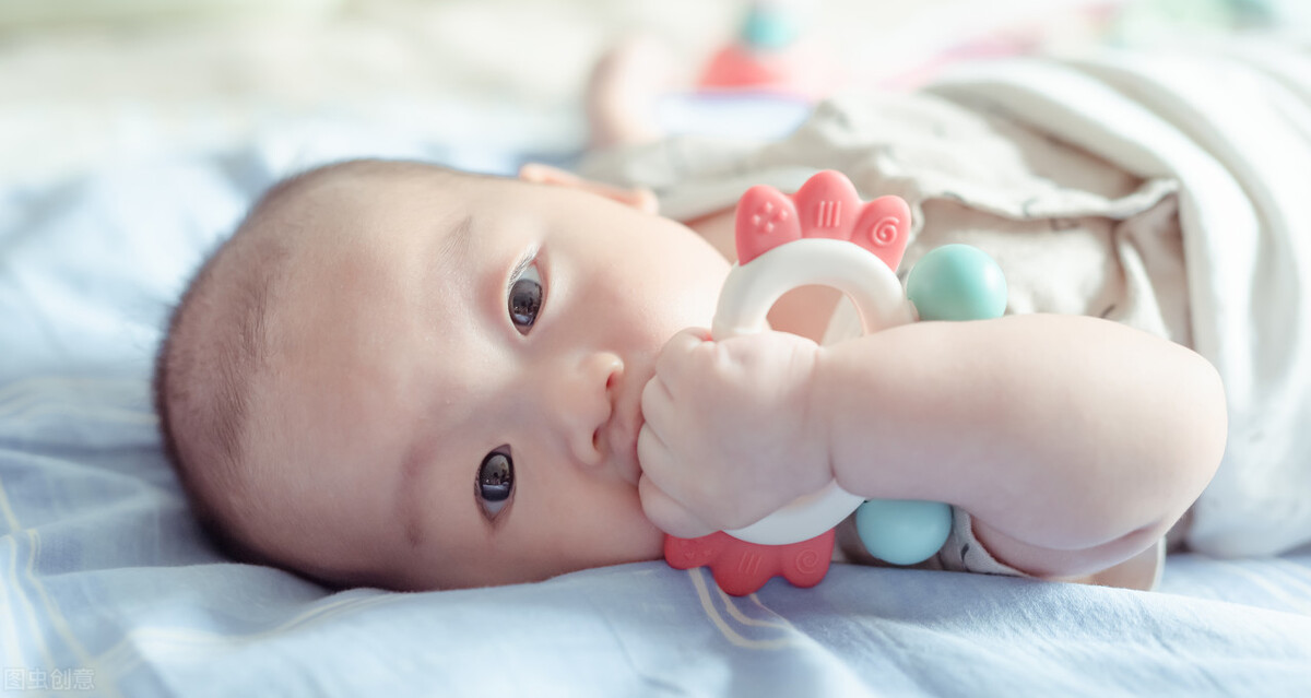 男孩往尿道塞近200颗“玩具球”，喜欢塞东西的熊孩子怎么回事