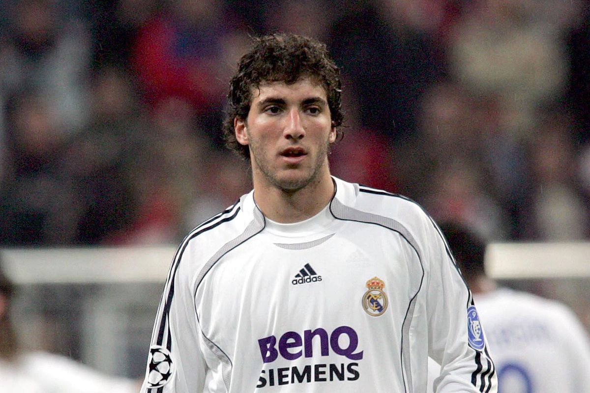 足坛伊瓜因,阿森纳伊瓜因上树视频