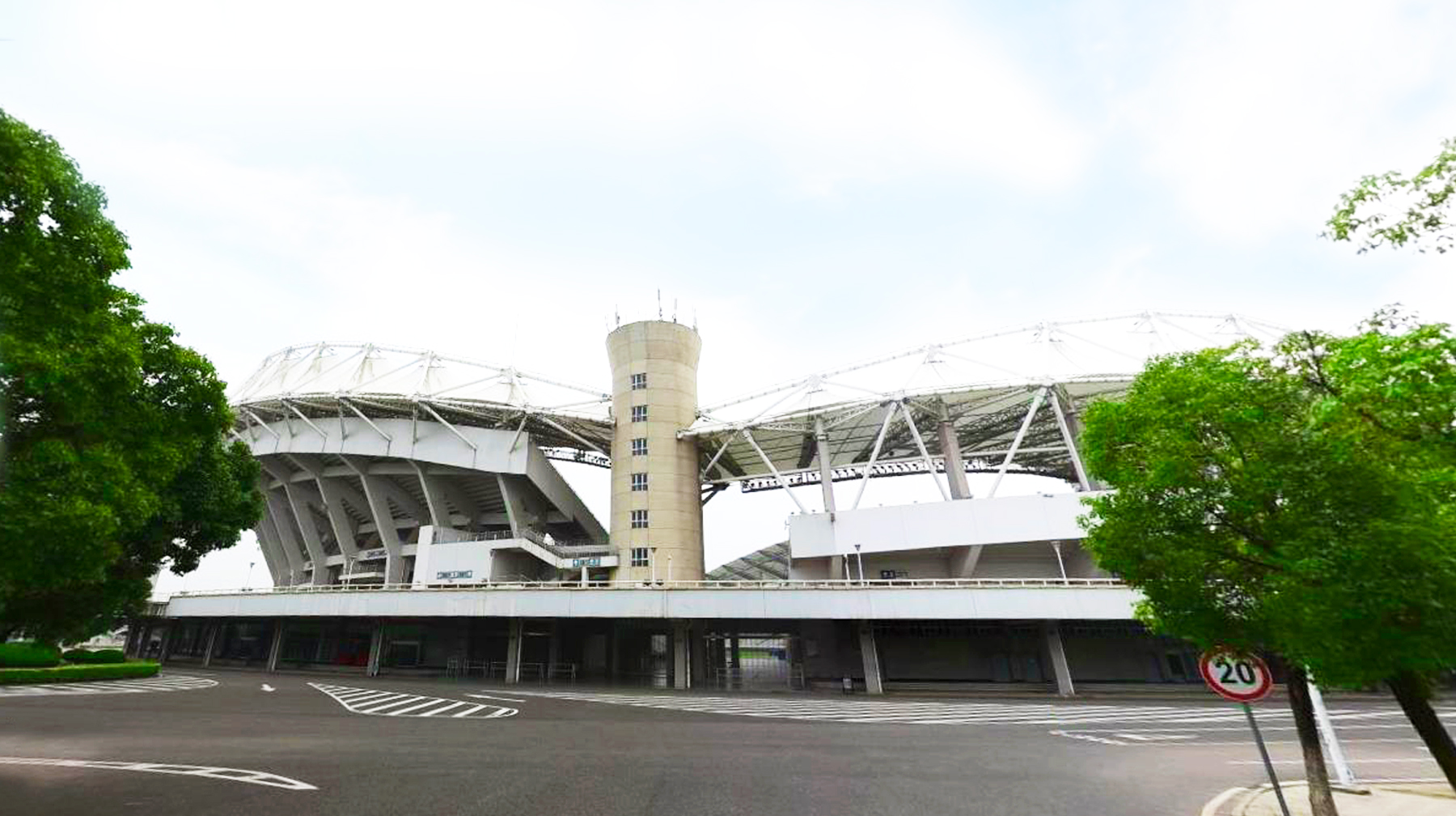 随拍武汉城区一座大型体育馆：有双地铁站经过，一砖一瓦都是焦点