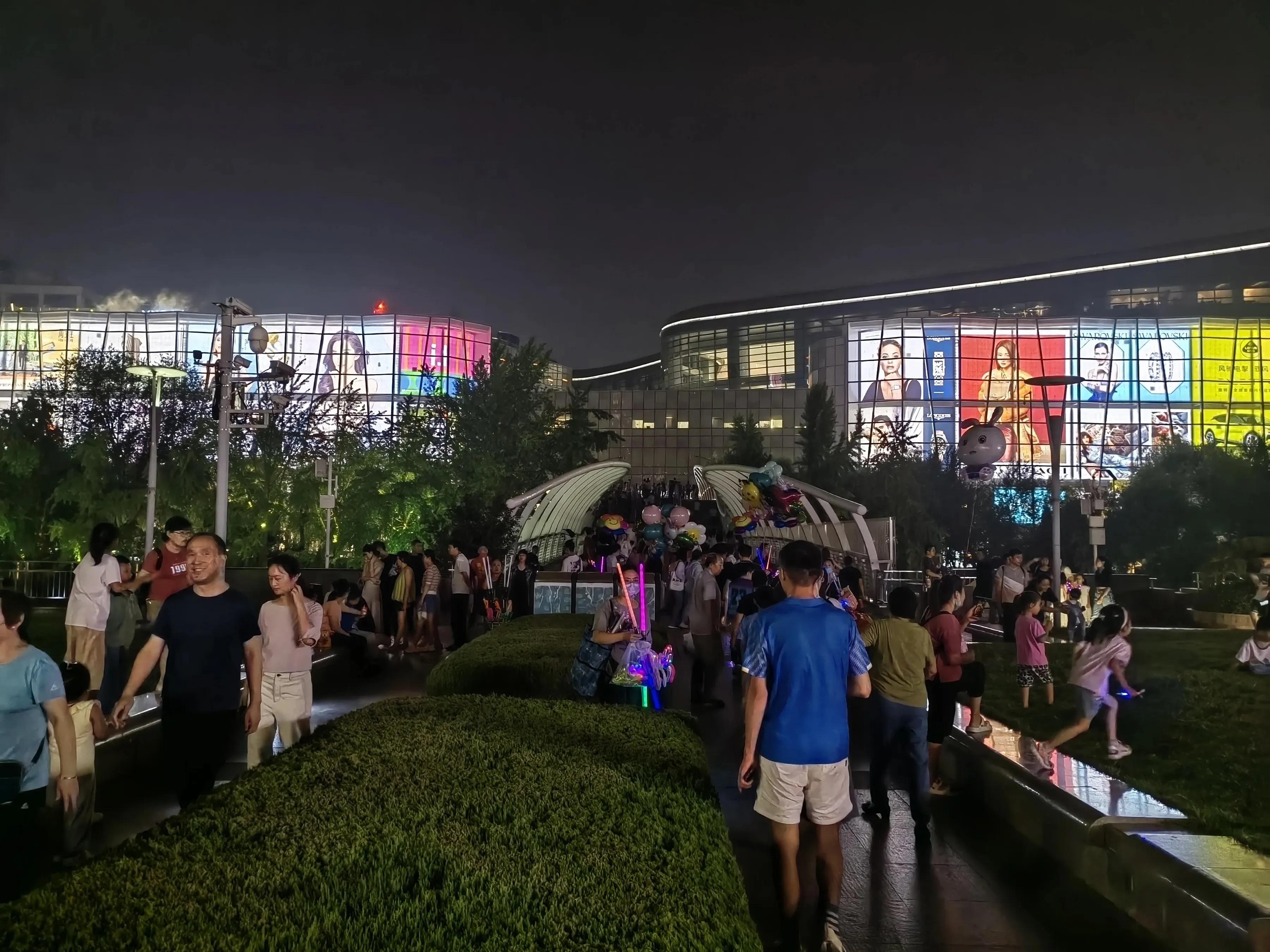 济南第二个泉城广场,泉城广场是市中区吗