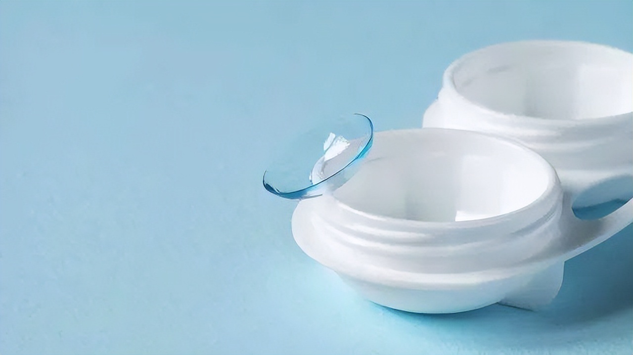 隐形眼镜不用护理液泡可以戴嘛,隐形眼镜是不是要泡在护理液里