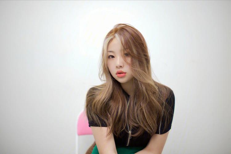 两鬓出现白发是身体哪个部位,两鬓后脑勺都长出白发是什么原因