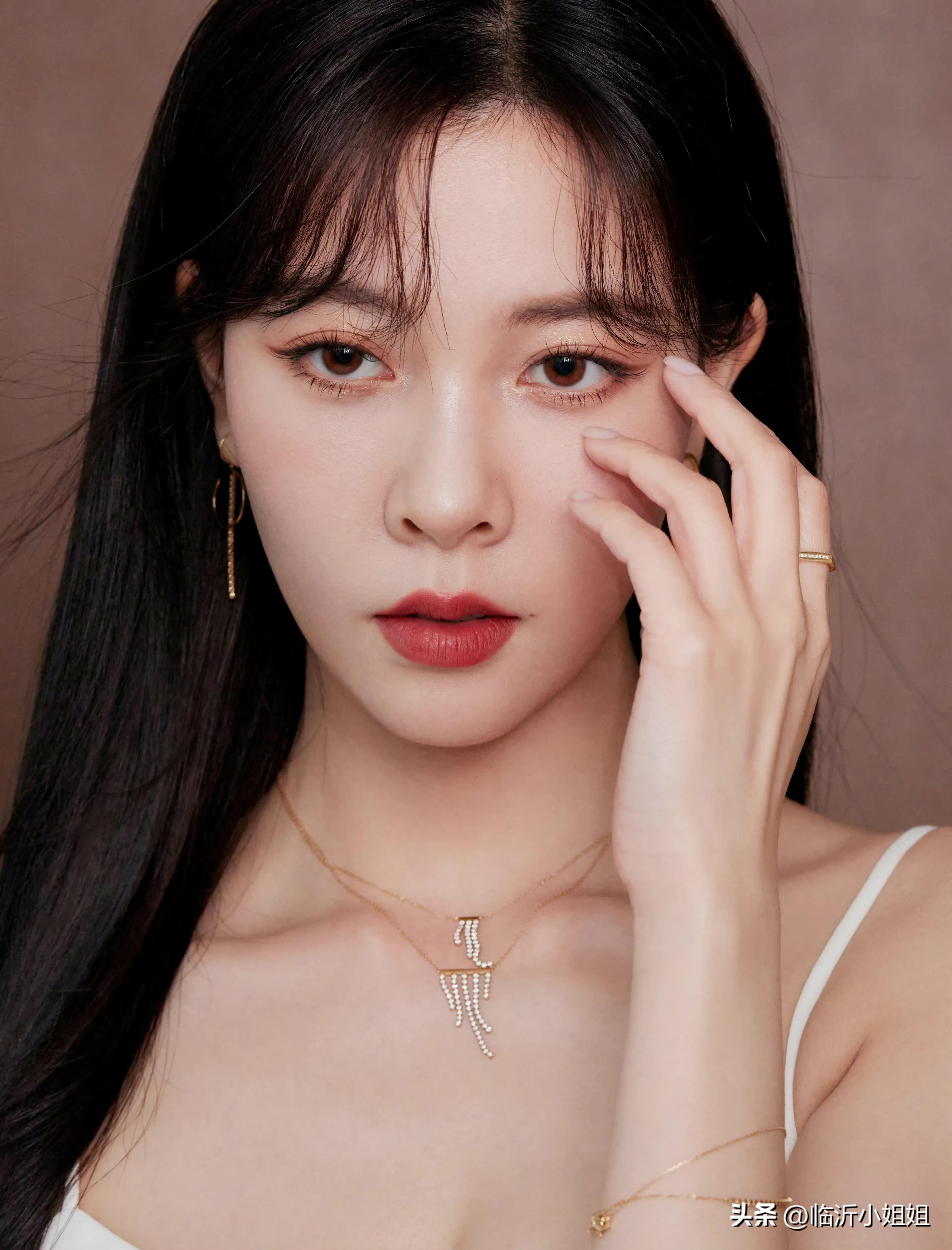 宋妍霏居家氛围感写真,宋妍霏时髦靓丽写真图片