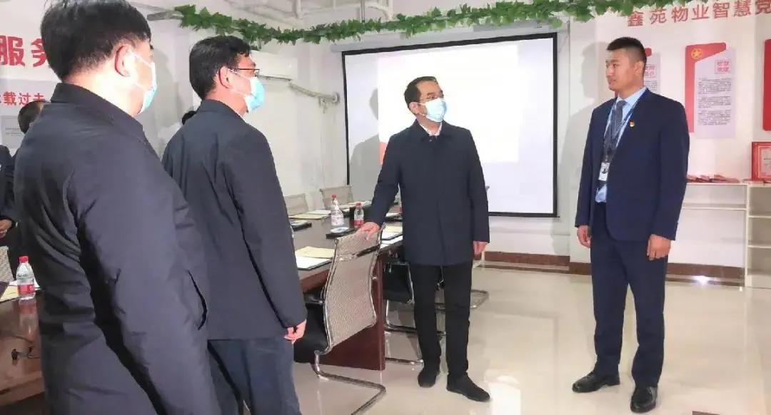 “谁家小区成天上电视？”“我家！”