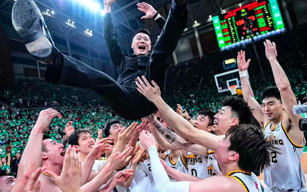 曝杨鸣将回归辽宁男篮,杨鸣称不排除回到辽篮