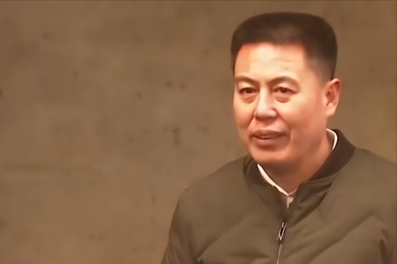 他十六岁捡破烂，一年赚了一个亿，又在二十七岁改行卖酒