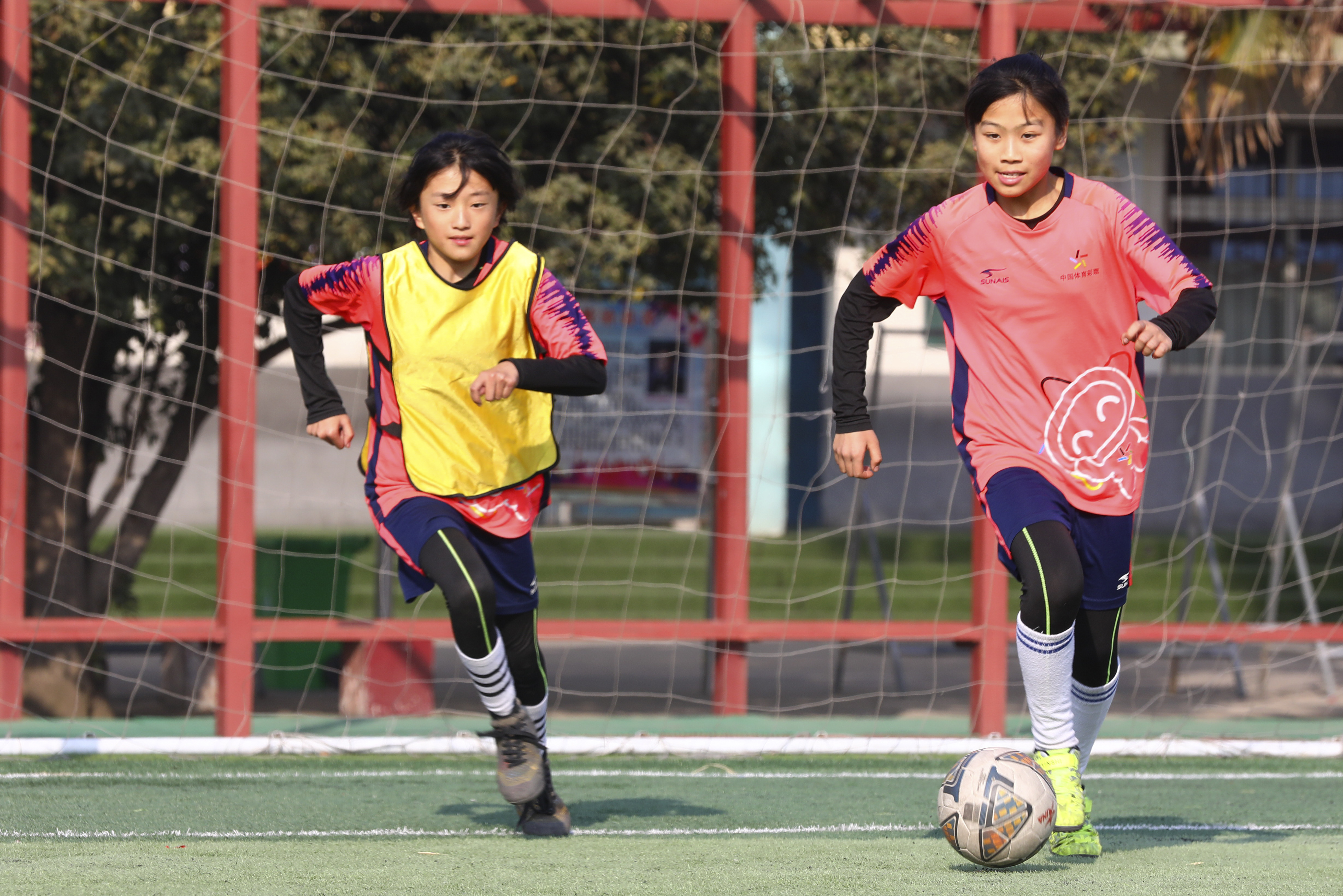 山村女孩的足球梦想