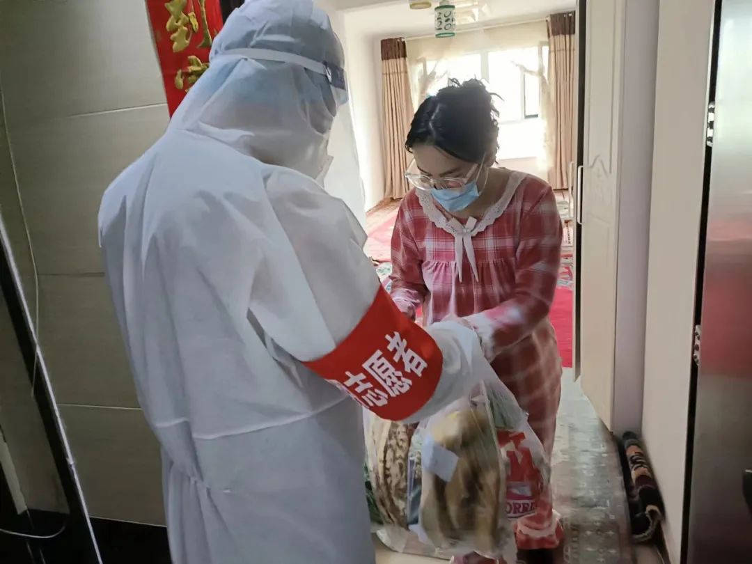 青年展风采志愿服务暖人心,文明暖冬志愿者活动