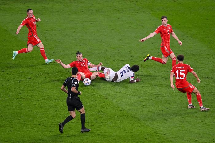 33岁贝尔宣布退役图片,2016欧洲杯威尔士对英格兰贝尔