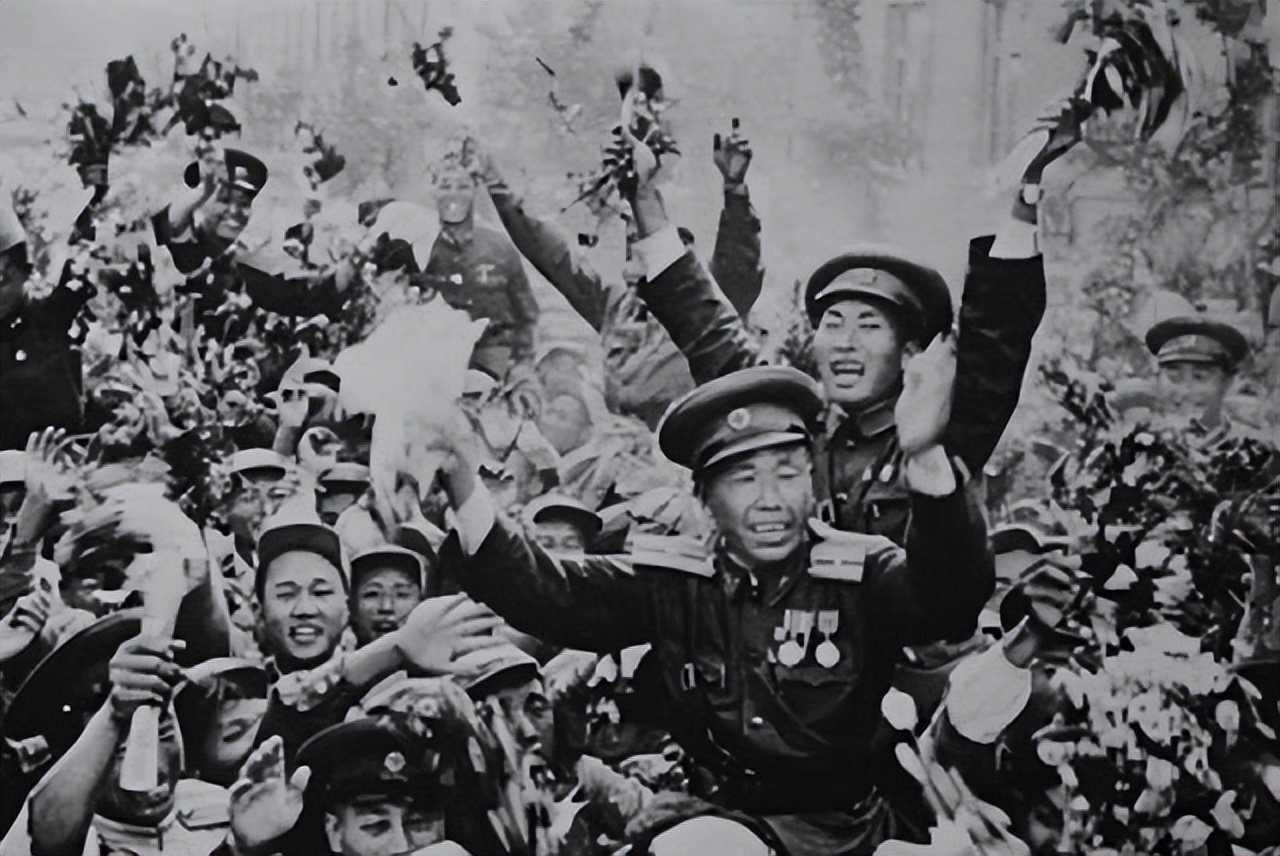 朝鲜军惨败后，后方只剩女人，志愿军高层严令：犯作风错误者枪毙