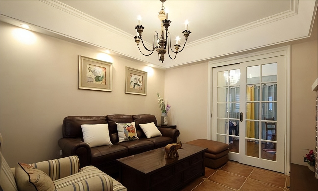 客厅的筒灯用白光好还是用暖光好,客厅筒灯一般用暖白还是白光好呢