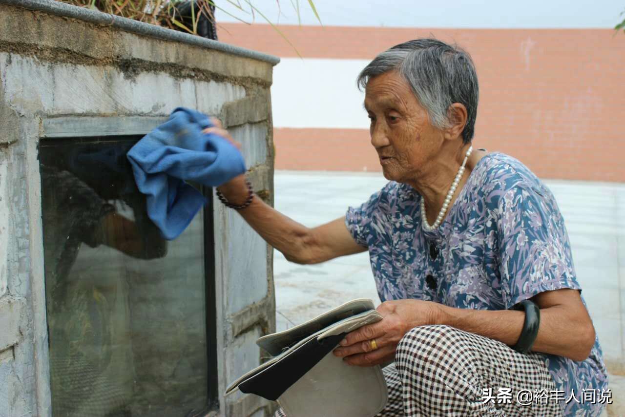 海子逝世多少年了,海子逝世30周年